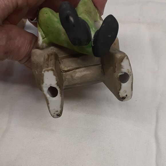 Pair of vintage ceramic figurines: old woman peeling apples and man scrubbing. - Picture 11 of 13